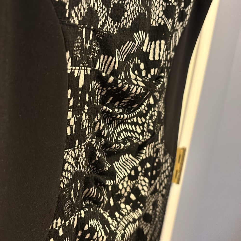 Elegant Black Bodycon Dress - Picture 3 of 4
